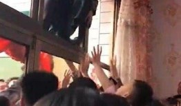 伴娘门在线观看8分钟,8分钟速览，揭开神秘婚礼幕后的秘密